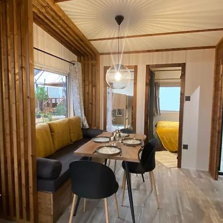Lodge Le
